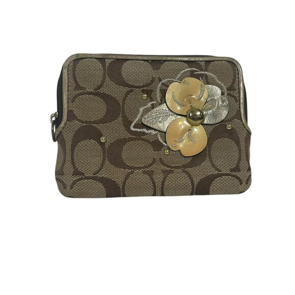 Coach Signature C Canvas Wristlet (missing strap) with Flower - Picture 1 of 11